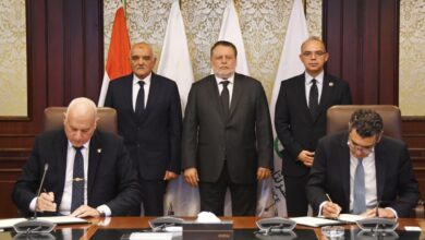 محافظ البنك المركزي يدعم الشهداء