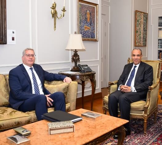 وزير الخارجية يستقبل وزير البترول
