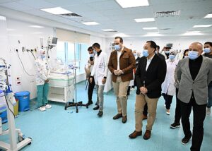 رئيس الوزراء يتفقد الأقسام المختلفة بمستشفى الكرنك الدوليّ