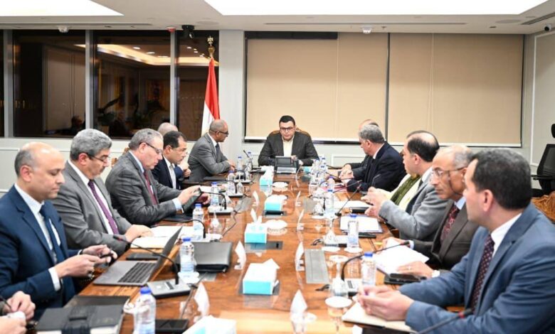 وزير الإسكان يتابع الموقف التنفيذي لمشروعات المبادرة الرئاسية "حياة كريمة"