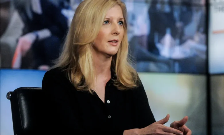 رومملر تستقيل بسبب علاقاتها بجيفري إبستين