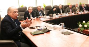  وزير الكهرباء والطاقة المتجددة يجتمع برؤساء شركات التوزيع على مستوى الجمهورية