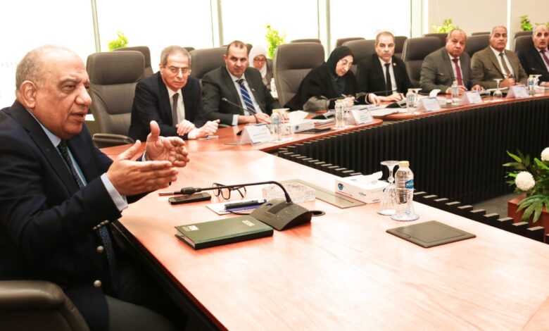 وزير الكهرباء والطاقة المتجددة يجتمع برؤساء شركات التوزيع على مستوى الجمهورية