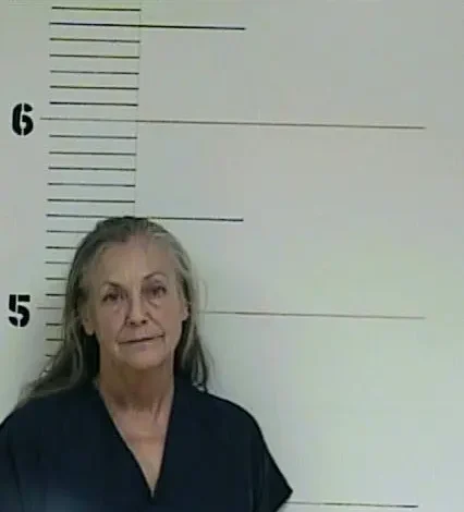 أغني أمرأة في العالم بالسجن