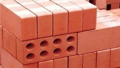 أسعار الطوب الأحمر في سوق مواد البناء اليوم الأحد تقفز وتثير اهتمام العمال والمقاولين