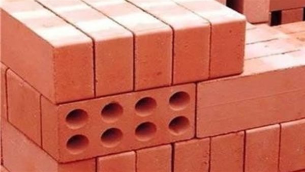 أسعار الطوب الأحمر في سوق مواد البناء اليوم الأحد تقفز وتثير اهتمام العمال والمقاولين