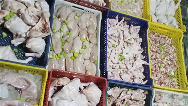 أسعار الفراخ اليوم الجمعة البانيه يسجل 300 جنيه في الأسواق