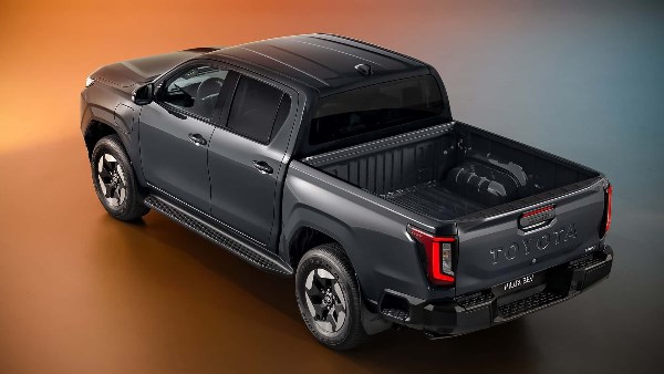 أسعار ومواصفات تويوتا هايلكس 2026 بتصميم بيك أب جذاب في السعودية