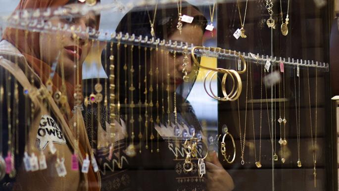 ارتفاع الذهب في مصر تحت ضغط الدولار وتحذيرات السوق من الحرب