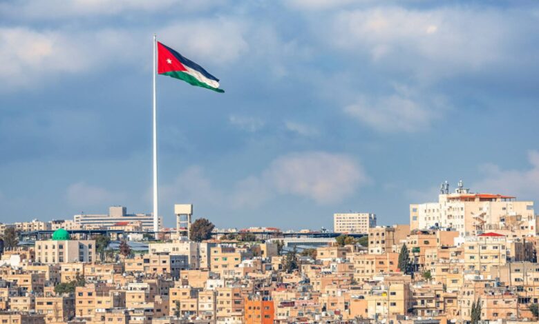 ارتفاع تدريجي في درجات الحرارة وتوقعات بمنخفض جوي مع غبار وأمطار نهاية الأسبوع