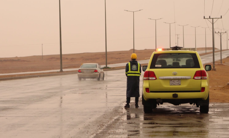 الدفاع المدني يحذر من استمرار الأمطار الرعدية على معظم مناطق المملكة حتى الأحد