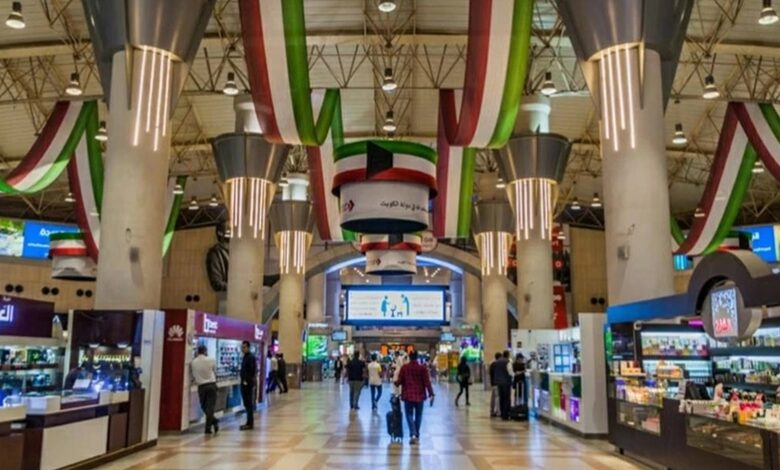الكويت تفتتح المجال الجوي وتعيد تشغيل مطارها الدولي تدريجيا
