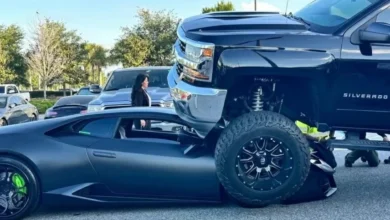 امرأة تقود شاحنة عملاقة وتصدم سيارة لامبورغيني دون أن تلاحظ في السعودية