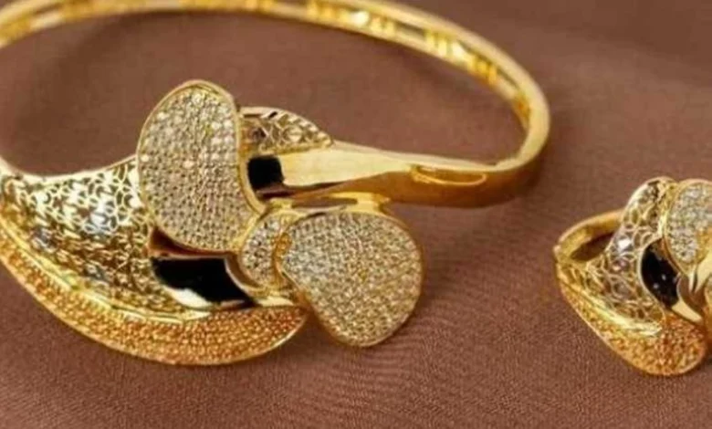 انخفاض جديد في سعر الذهب عيار 21 اليوم الاثنين 13 ابريل 2026 وتحديث أسعار الصاغة