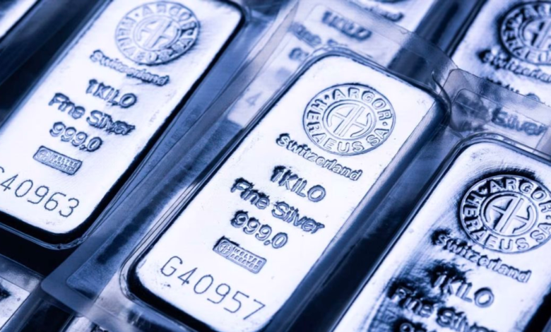 انخفاض ملحوظ في أسعار الفضة خلال تداولات الثالث عشر من أبريل 2026 مع توقعات مستقبلية مثيرة