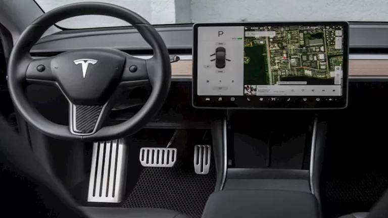 بعد اختبارات واسعة تسلا تحقق الموافقة النهائية لتشغيل القيادة الذاتية بهولندا بكفاءة عالية