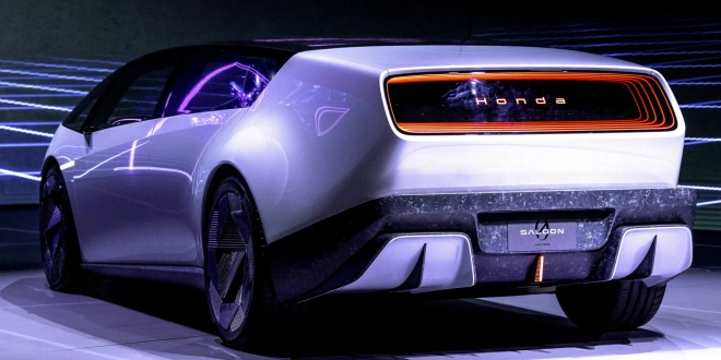 بعد انتقادها لتأخر تويوتا تراجع شركات منافسة عن التسرع في التقنيات الكهربائية