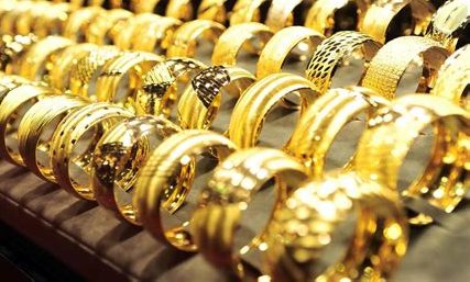 تراجع أسعار الذهب في محال الصاغة اليوم الجمعة 24 أبريل 2026