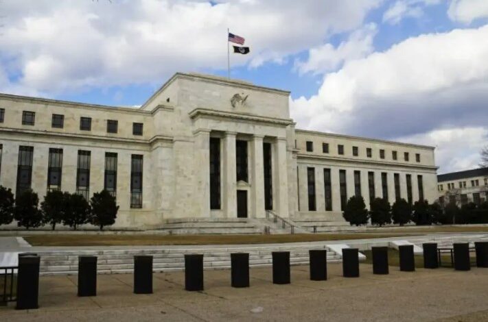 توقعات بعدم تغيير الفائدة من الاحتياطي الفيدرالي وسط ضغوط التضخم والحرب