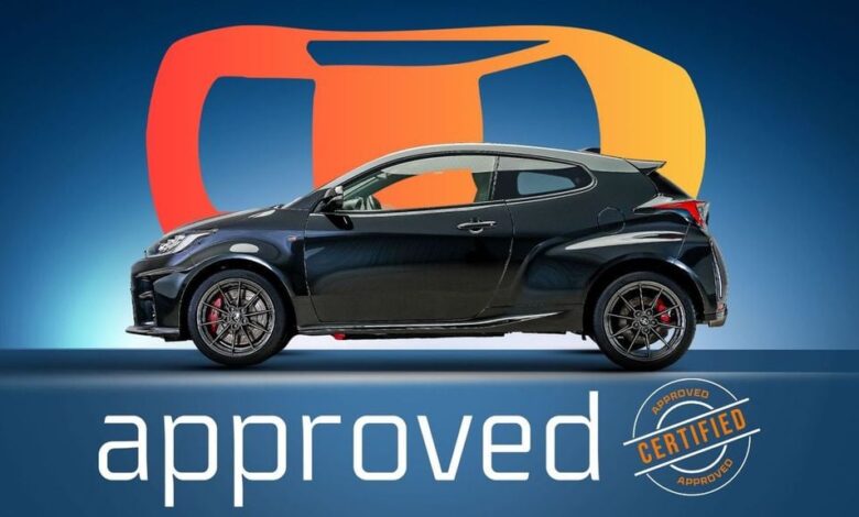 تويوتا يارس موديل 2022 الأفضل في الإمارات مع خدمة مجانية سنتين وسعر 2445 درهم شهريا للبيع في دبي