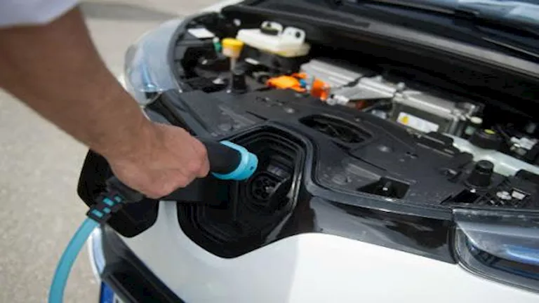 حالة البطارية تلعب الدور الأهم في اختيار السيارة الكهربائية المناسبة للشراء