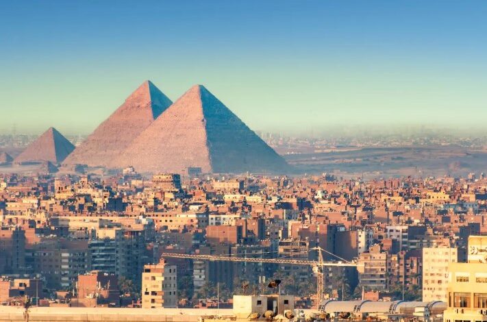 ستاندرد آند بورز تخفض توقعات نمو مصر إلى ٤.٧ في المئة بحلول عام ٢٠٢٦ نتيجة لتداعيات الحرب