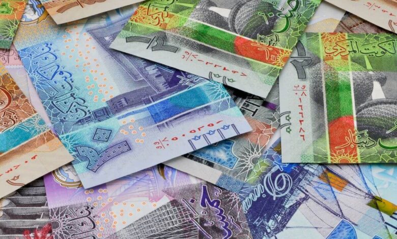 سعر الدينار الكويتي مقابل الجنيه في أغلب البنوك اليوم الجمعة
