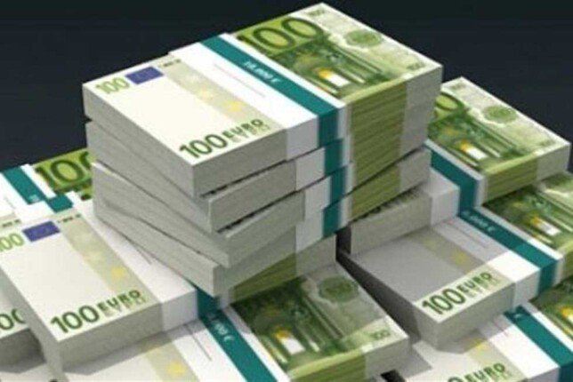 سعر اليورو مقابل الجنيه المصري اليوم الأحد 12 أبريل 2026 يتصدر تحديث 17 بنكًا خلال أسبوع مليء بالتقلبات