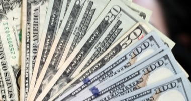 سعر شراء الدولار اليوم الأحد في بنك الإسكندرية يتراجع إلى 52.99 جنيه