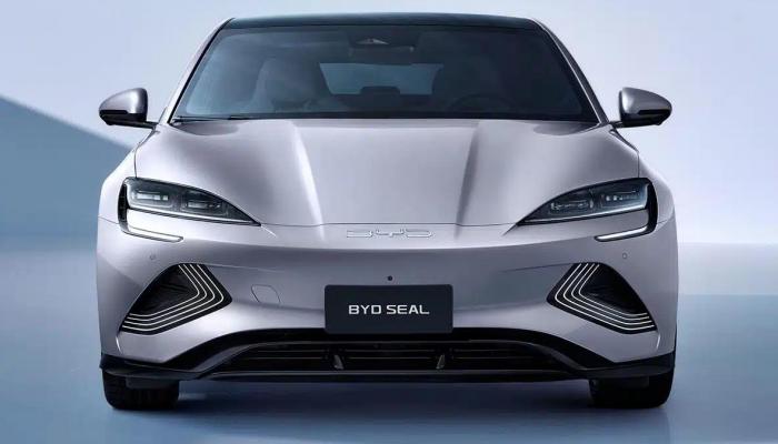 سيارة صينية بتصميم أودي وقوة 530 حصان تتحدى تسلا 3 عالمياً