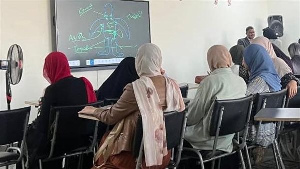 طلاب صيدلة بني سويف الأهلية يخوضون تدريبات تطبيقية داخل معمل الأناتومي