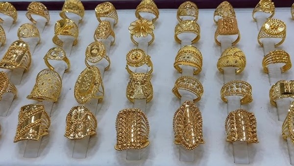 فارق يتخطى 600 جنيه مفاجأة سعر الذهب لم يصل إلى القمة وعيار 21 يسجل الآن