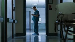 فنانة شهيرة تتوجه للجراحة وتطلب دعاء الجمهور