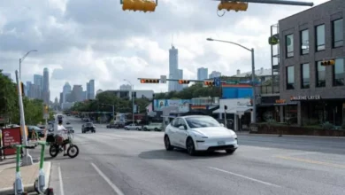 ماسك يعبر عن حذر تجاه سيارات الأجرة الذاتية والتوسع يتباطأ