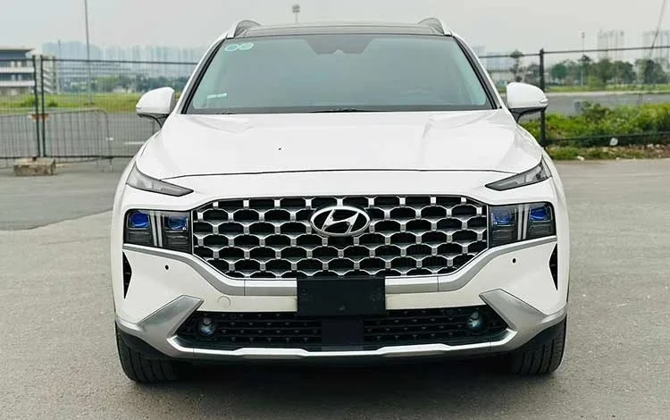 هل تستحق سيارة هيونداي سانتافي ديزل مستخدمة بعمر سنتين ثمنها العالي أكثر من مليار دونغ فيتنامي