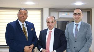 وزير الإدارة المحلية يجري مباحثات مع المدير الإقليمي لصندوق المناخ